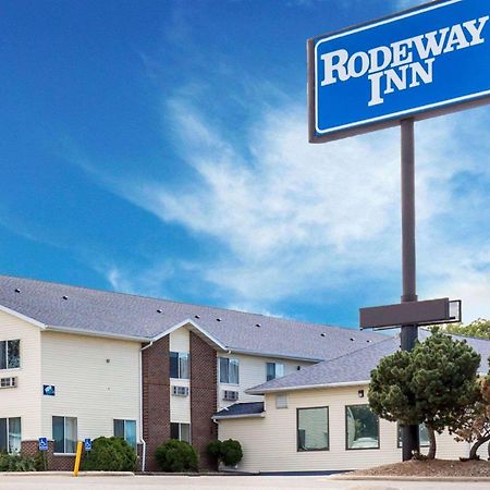 Rodeway Inn Сидар-Рапидс Экстерьер фото