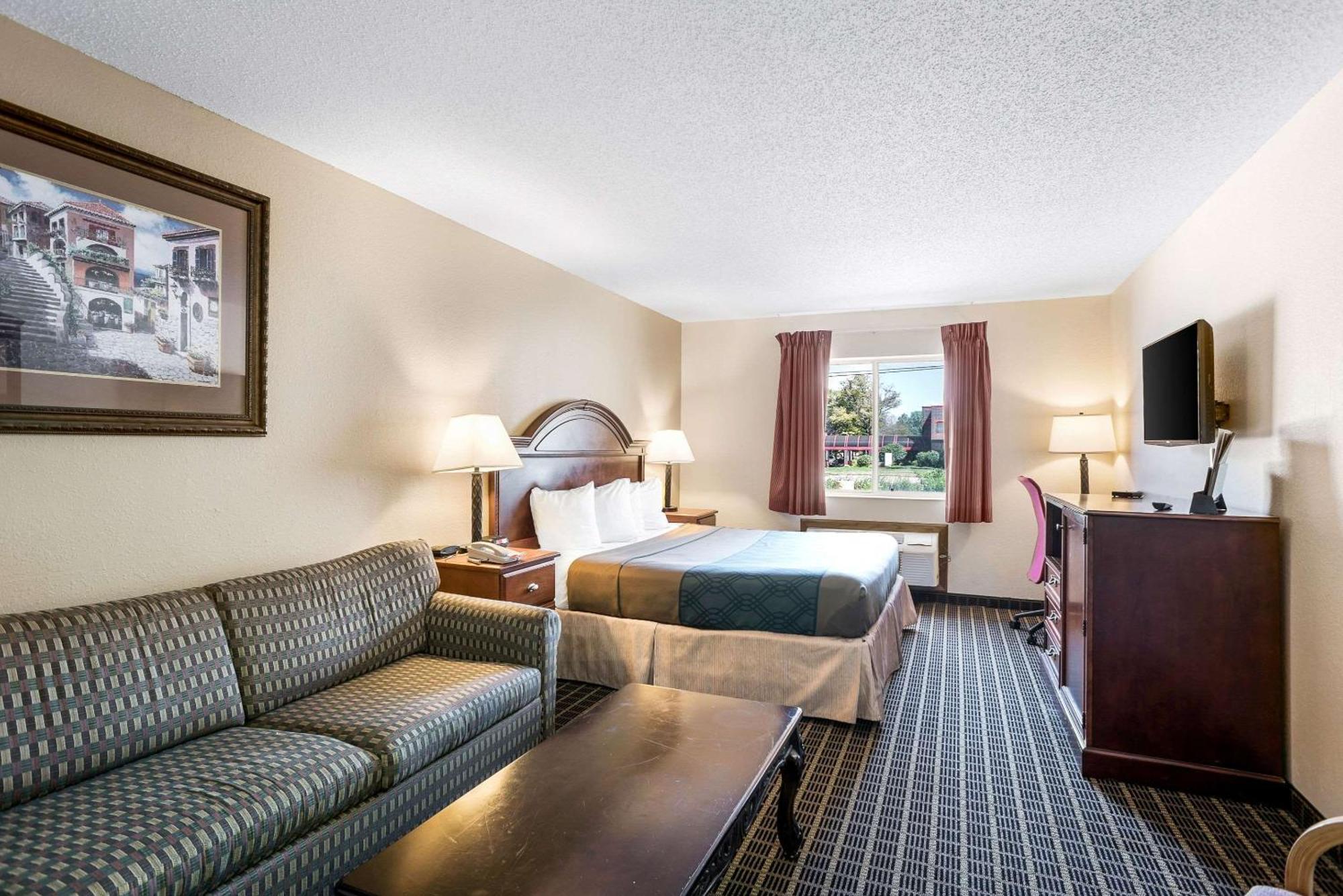 Rodeway Inn Сидар-Рапидс Экстерьер фото
