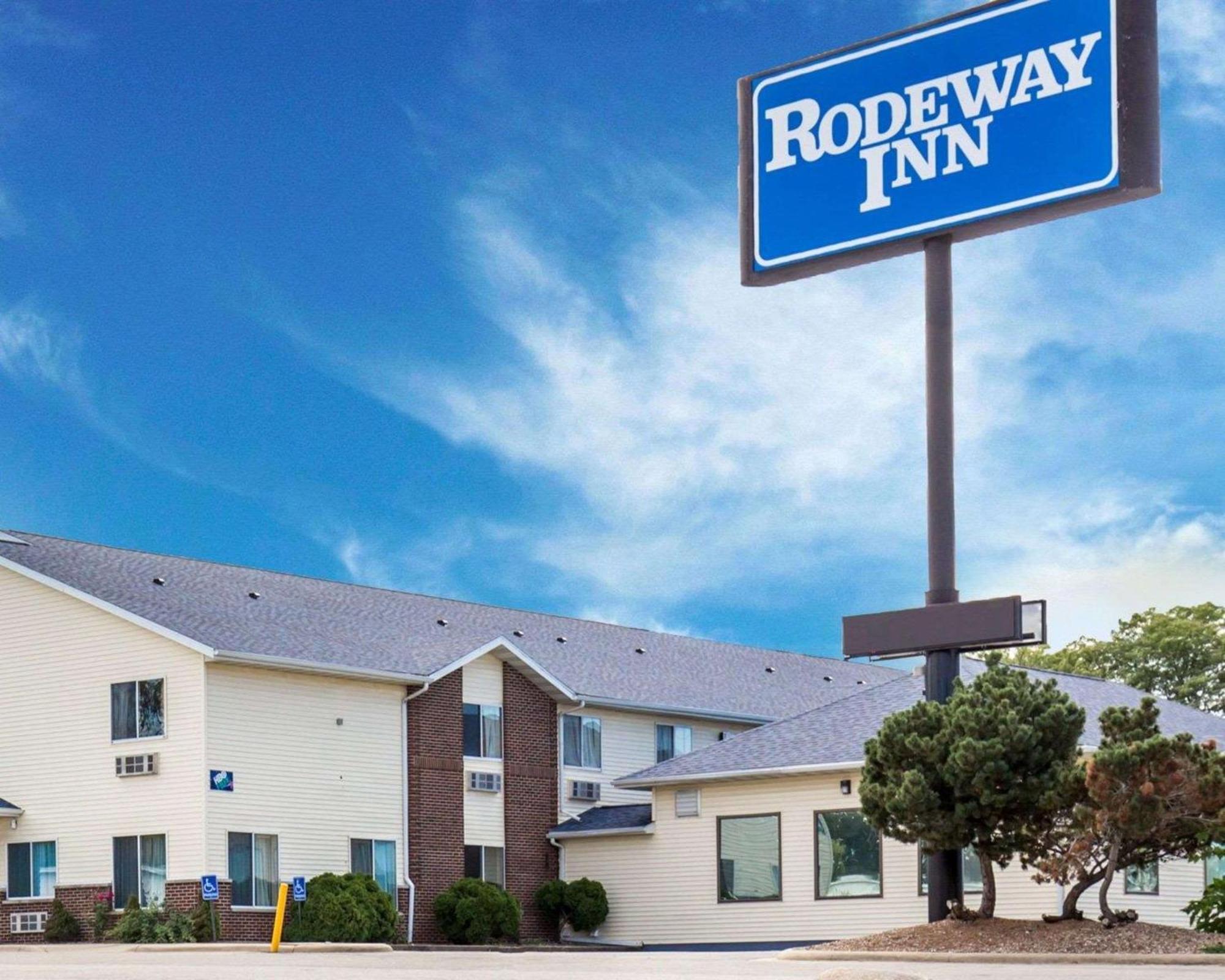 Rodeway Inn Сидар-Рапидс Экстерьер фото