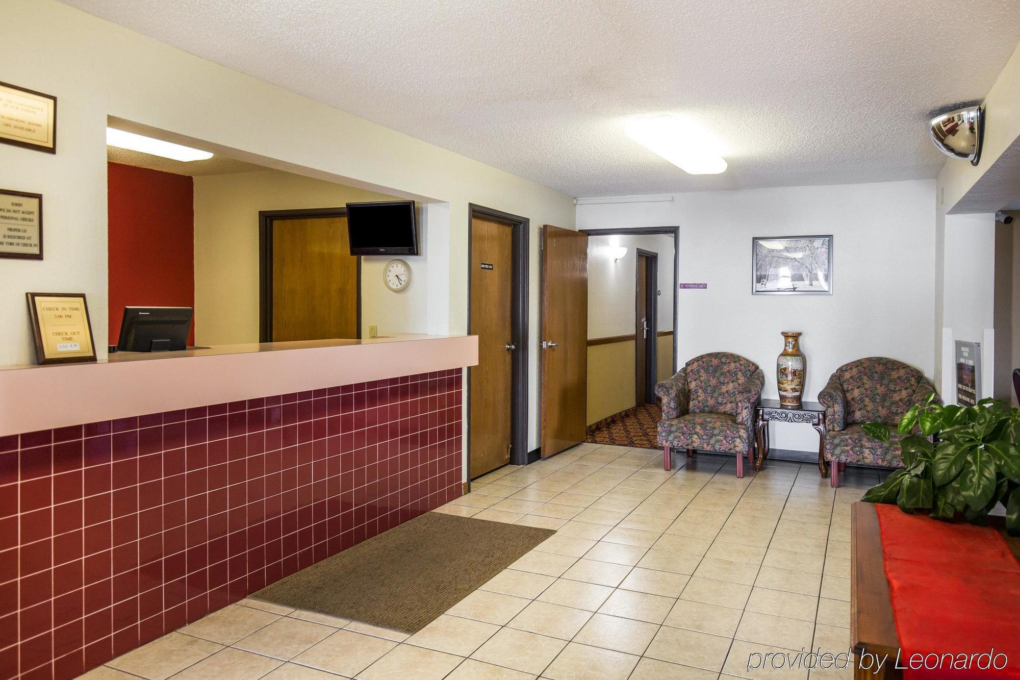 Rodeway Inn Сидар-Рапидс Экстерьер фото