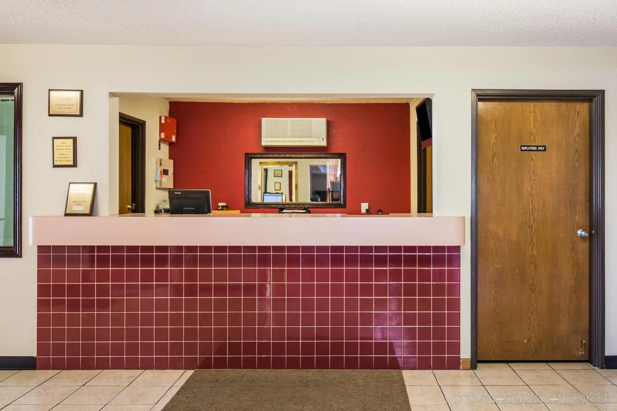 Rodeway Inn Сидар-Рапидс Экстерьер фото